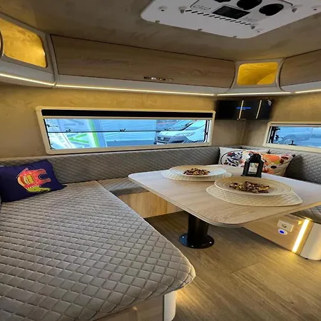 מלון Renka Holidays And Caravans אלאניה